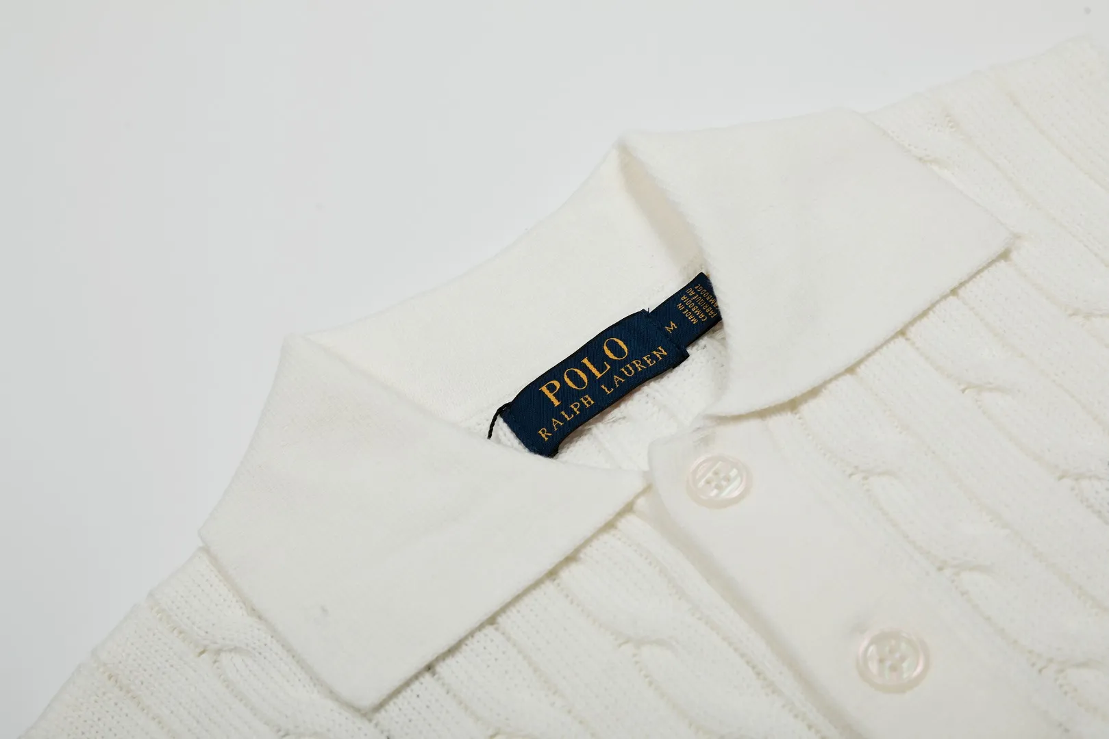 P166 💰 "Top quality" Style number: DS023# (not off the shelves all year round) [Ralph Lauren POLO lapel solid color pony embroidered logo knitted vest short sleeves] ✅Ralph Lauren Ralph Lauren classic basic versatile all-season cardigan knitted POLO vest vest short sleeves ✅Main supplier platform live broadcast Wholesale entity Replacement when out of stock Not off the shelf ✅ZP quality 1:1 version Scan the code to enter the GF website Counter quality ✅Details and quality are the only one in Guangzhou. Imported quality cotton yarn, focusing on high-end, cost-effective. Needless to say good quality. ✅Restore the original version. The maximum size can be worn up to 150 pounds. Loose, comfortable and stress-free. Olive green, denim blue, Chinese red
